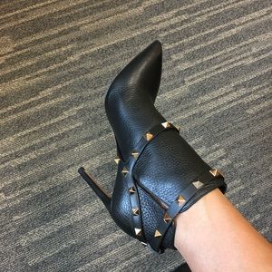 Valentino Rockstud Ankle Boots. Size 35. Gently used.